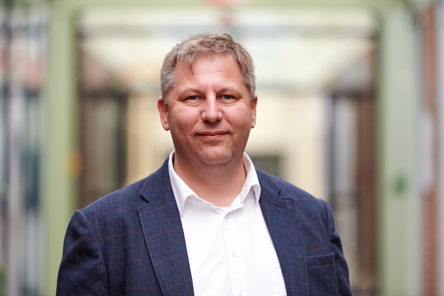 Portraitfoto von Pflegedirektor Kai Schröder