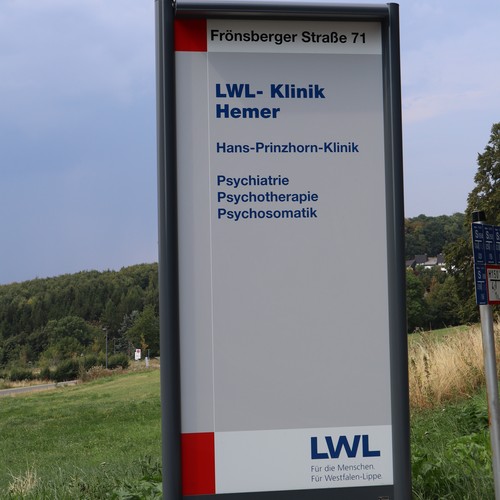 Schild der Klinik