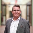 Portraitfoto von Dr. Patrick Debbelt